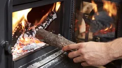 煙突の煤や汚れがあっという間に落ちる:専門家が「炉に入れるべきもの」を解説